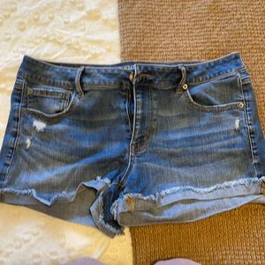 American eagle super stretch shorts